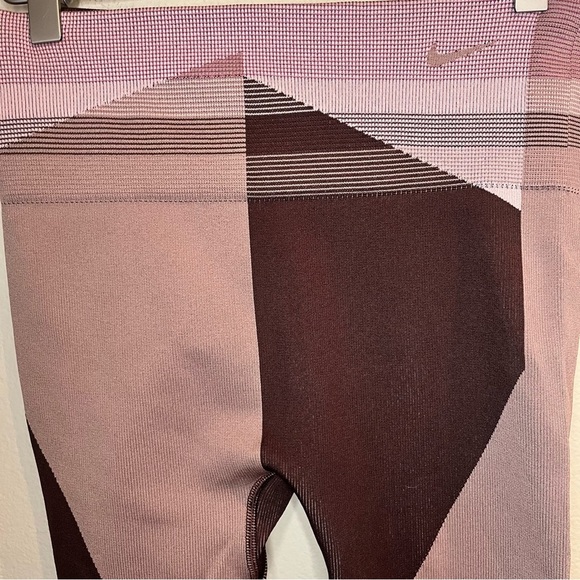 Nike Women’s Sculpt Icon Clash Seamless 7/8 Training Tight leggings - Picture 10 of 12